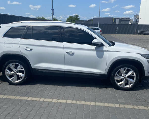 Белый Шкода Kodiaq, объемом двигателя 1.97 л и пробегом 270 тыс. км за 24000 $, фото 2 на Automoto.ua