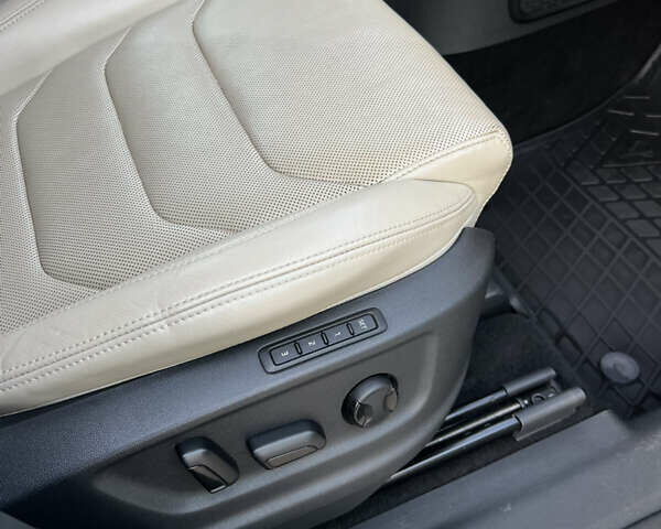 Белый Шкода Kodiaq, объемом двигателя 2 л и пробегом 141 тыс. км за 26200 $, фото 11 на Automoto.ua