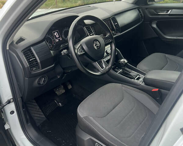 Білий Шкода Kodiaq, об'ємом двигуна 1.97 л та пробігом 239 тис. км за 23500 $, фото 9 на Automoto.ua