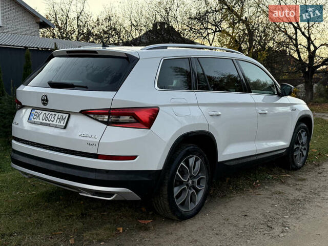 Белый Шкода Kodiaq, объемом двигателя 1.97 л и пробегом 146 тыс. км за 28500 $, фото 4 на Automoto.ua