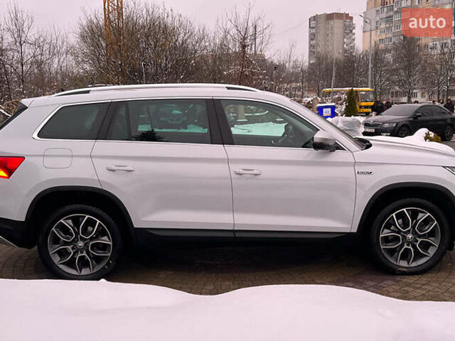 Белый Шкода Kodiaq, объемом двигателя 1.97 л и пробегом 147 тыс. км за 26900 $, фото 7 на Automoto.ua