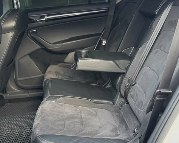 Белый Шкода Kodiaq, объемом двигателя 1.97 л и пробегом 184 тыс. км за 25900 $, фото 27 на Automoto.ua