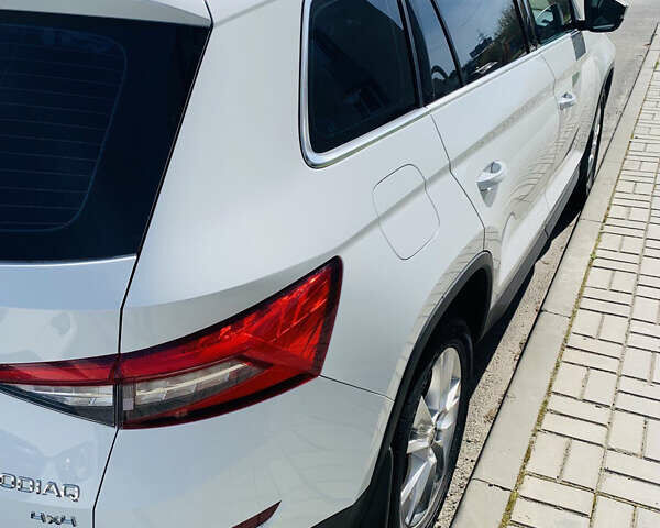 Белый Шкода Kodiaq, объемом двигателя 2 л и пробегом 88 тыс. км за 28500 $, фото 3 на Automoto.ua