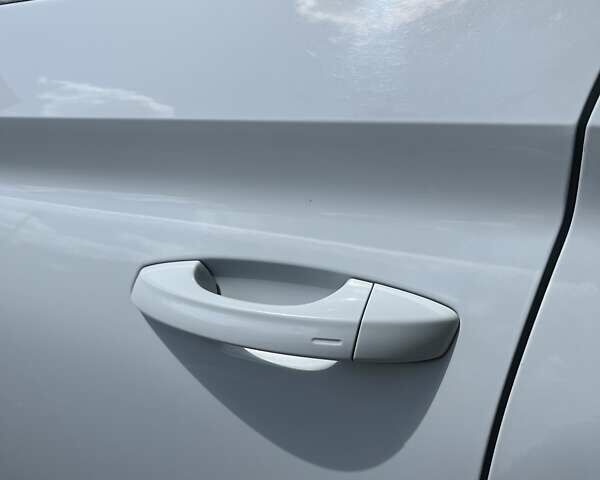 Белый Шкода Kodiaq, объемом двигателя 1.98 л и пробегом 140 тыс. км за 28700 $, фото 20 на Automoto.ua