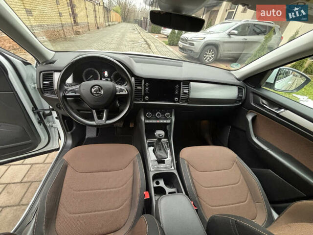 Білий Шкода Kodiaq, об'ємом двигуна 2 л та пробігом 240 тис. км за 21950 $, фото 23 на Automoto.ua