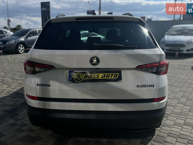 Белый Шкода Kodiaq, объемом двигателя 1.97 л и пробегом 310 тыс. км за 25500 $, фото 5 на Automoto.ua