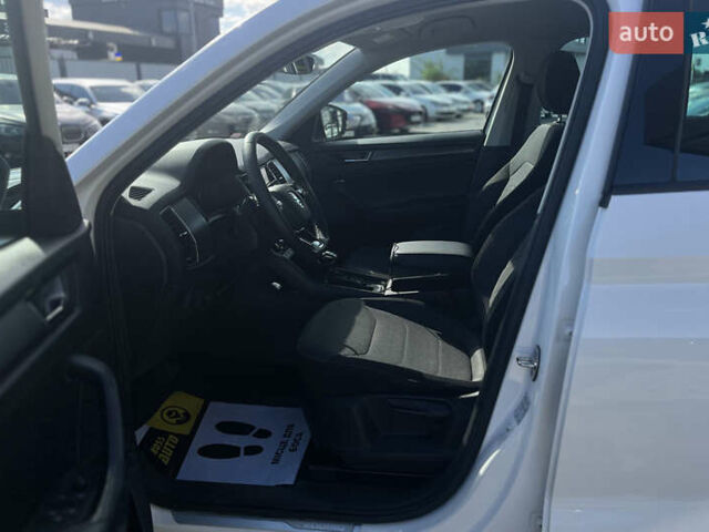 Белый Шкода Kodiaq, объемом двигателя 1.97 л и пробегом 310 тыс. км за 25500 $, фото 14 на Automoto.ua