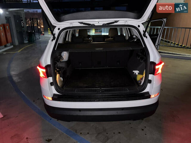 Белый Шкода Kodiaq, объемом двигателя 1.97 л и пробегом 198 тыс. км за 27000 $, фото 11 на Automoto.ua