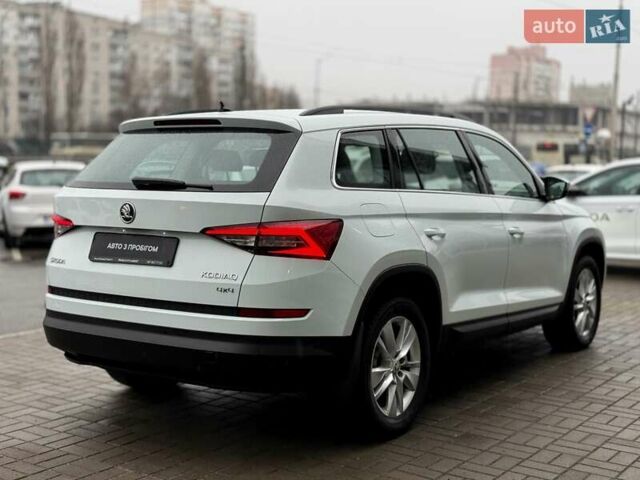 Белый Шкода Kodiaq, объемом двигателя 1.97 л и пробегом 174 тыс. км за 24100 $, фото 3 на Automoto.ua