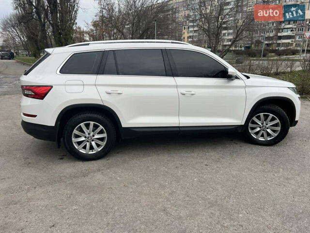 Белый Шкода Kodiaq, объемом двигателя 1.97 л и пробегом 101 тыс. км за 27000 $, фото 23 на Automoto.ua