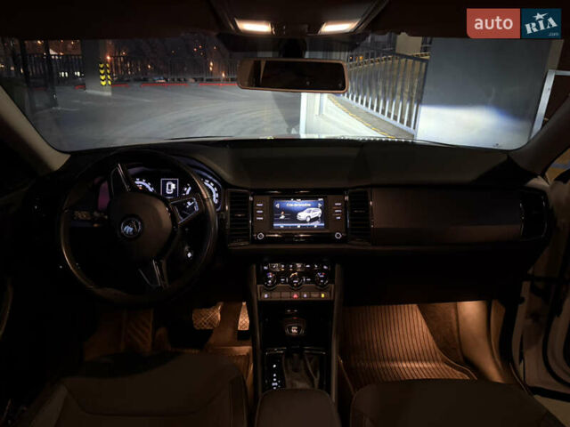 Белый Шкода Kodiaq, объемом двигателя 1.97 л и пробегом 198 тыс. км за 27000 $, фото 9 на Automoto.ua