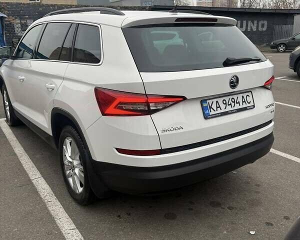 Білий Шкода Kodiaq, об'ємом двигуна 1.97 л та пробігом 90 тис. км за 28000 $, фото 3 на Automoto.ua