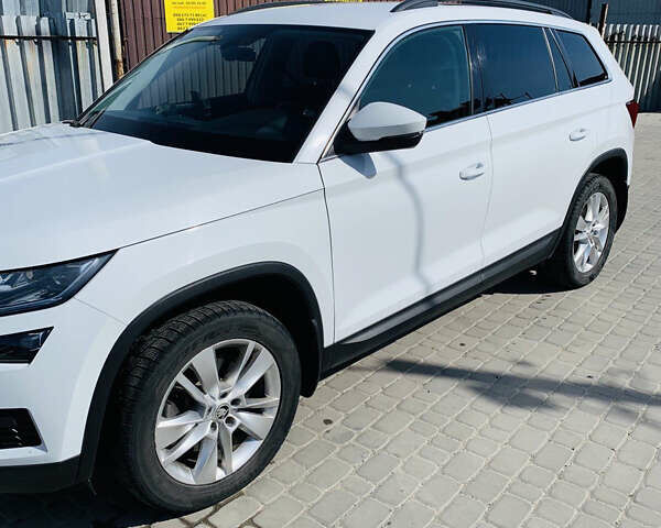 Белый Шкода Kodiaq, объемом двигателя 2 л и пробегом 88 тыс. км за 28500 $, фото 2 на Automoto.ua