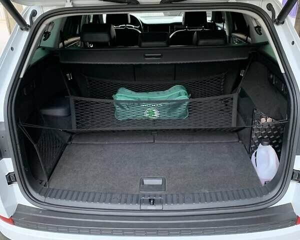 Белый Шкода Kodiaq, объемом двигателя 1.98 л и пробегом 140 тыс. км за 28700 $, фото 53 на Automoto.ua