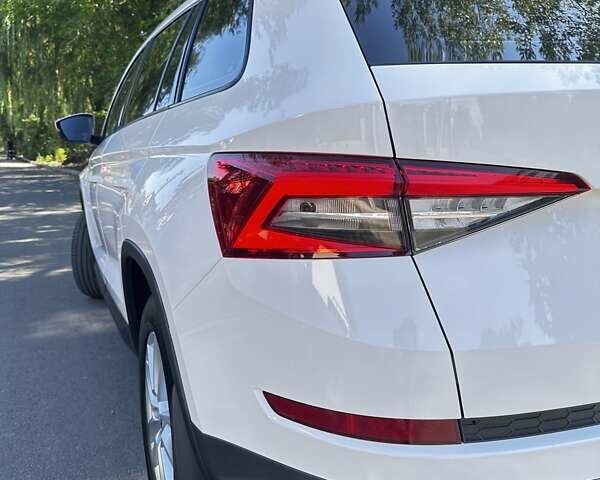 Белый Шкода Kodiaq, объемом двигателя 1.98 л и пробегом 207 тыс. км за 24000 $, фото 5 на Automoto.ua