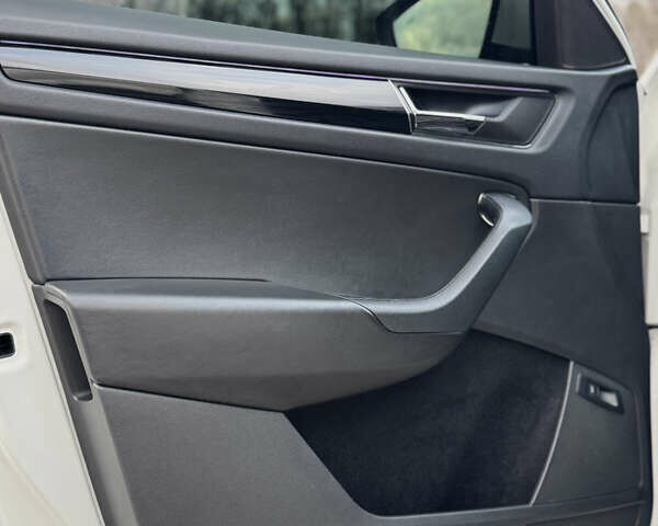 Белый Шкода Kodiaq, объемом двигателя 1.97 л и пробегом 184 тыс. км за 25900 $, фото 32 на Automoto.ua