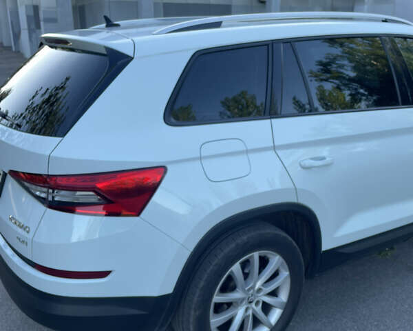 Білий Шкода Kodiaq, об'ємом двигуна 1.97 л та пробігом 137 тис. км за 28700 $, фото 7 на Automoto.ua