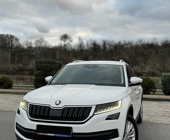 Белый Шкода Kodiaq, объемом двигателя 1.97 л и пробегом 184 тыс. км за 25900 $, фото 1 на Automoto.ua