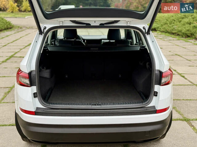 Білий Шкода Kodiaq, об'ємом двигуна 1.98 л та пробігом 125 тис. км за 23800 $, фото 23 на Automoto.ua