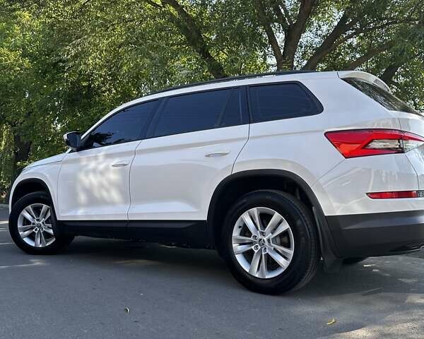 Белый Шкода Kodiaq, объемом двигателя 1.98 л и пробегом 207 тыс. км за 24000 $, фото 14 на Automoto.ua