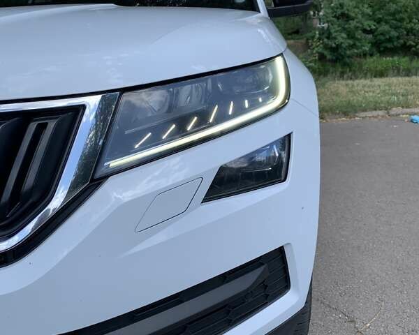Белый Шкода Kodiaq, объемом двигателя 1.98 л и пробегом 140 тыс. км за 28700 $, фото 7 на Automoto.ua
