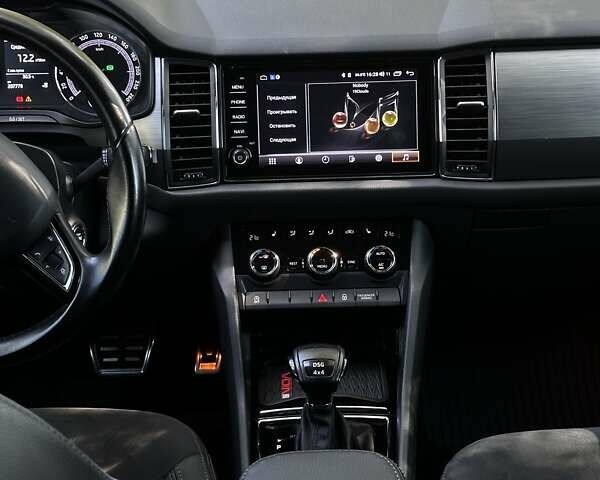 Белый Шкода Kodiaq, объемом двигателя 1.98 л и пробегом 207 тыс. км за 24000 $, фото 22 на Automoto.ua