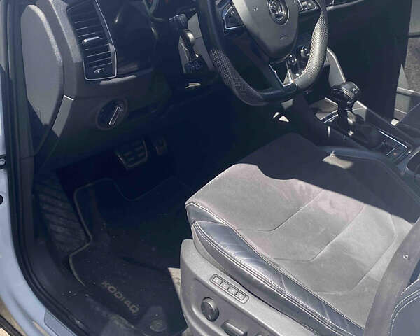 Белый Шкода Kodiaq, объемом двигателя 1.97 л и пробегом 270 тыс. км за 27000 $, фото 6 на Automoto.ua