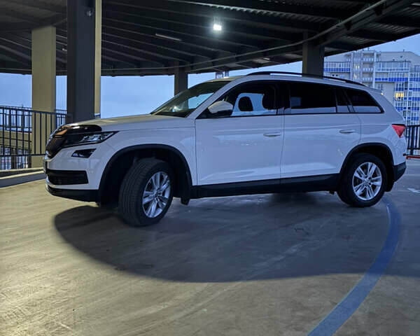 Белый Шкода Kodiaq, объемом двигателя 1.97 л и пробегом 198 тыс. км за 27000 $, фото 1 на Automoto.ua