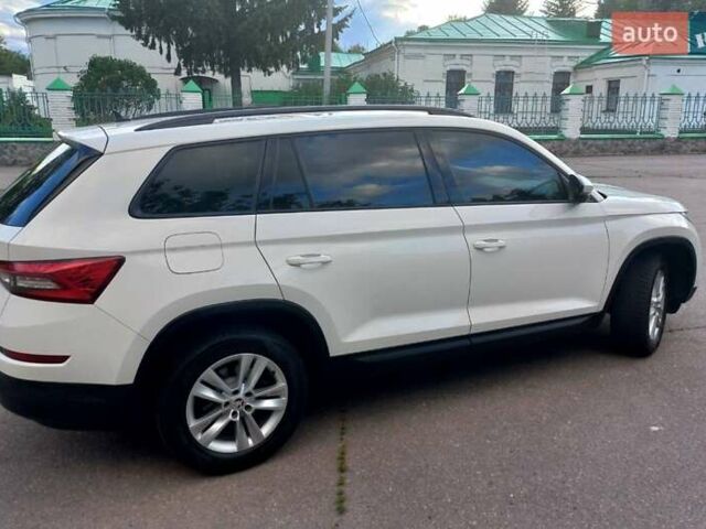 Белый Шкода Kodiaq, объемом двигателя 2 л и пробегом 241 тыс. км за 21900 $, фото 5 на Automoto.ua