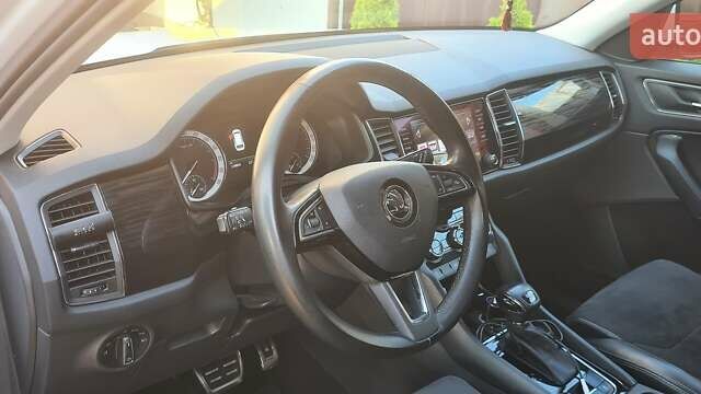 Белый Шкода Kodiaq, объемом двигателя 1.97 л и пробегом 125 тыс. км за 29000 $, фото 11 на Automoto.ua