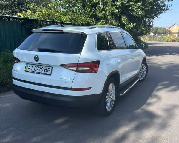 Белый Шкода Kodiaq, объемом двигателя 2 л и пробегом 140 тыс. км за 27200 $, фото 3 на Automoto.ua