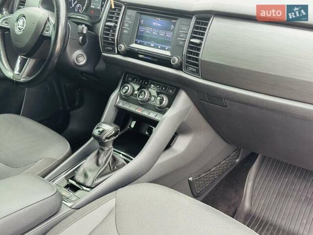 Белый Шкода Kodiaq, объемом двигателя 1.98 л и пробегом 250 тыс. км за 19500 $, фото 16 на Automoto.ua