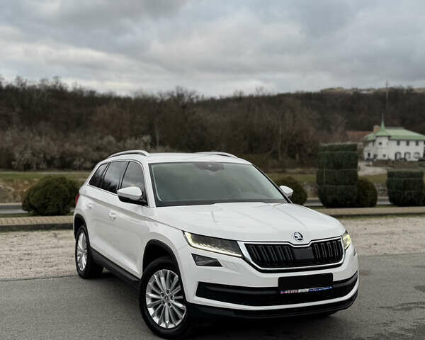 Белый Шкода Kodiaq, объемом двигателя 1.97 л и пробегом 184 тыс. км за 25900 $, фото 3 на Automoto.ua