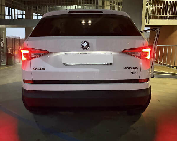 Белый Шкода Kodiaq, объемом двигателя 1.97 л и пробегом 198 тыс. км за 27000 $, фото 10 на Automoto.ua