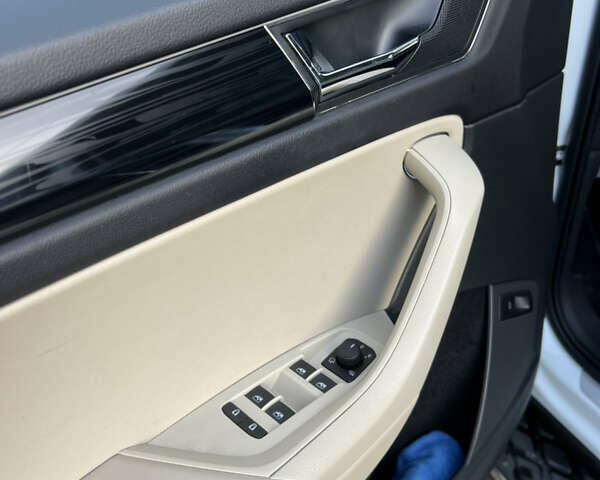 Белый Шкода Kodiaq, объемом двигателя 2 л и пробегом 141 тыс. км за 26200 $, фото 7 на Automoto.ua