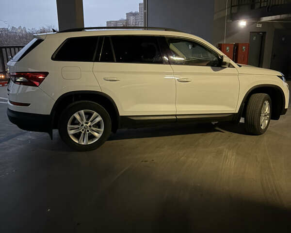 Белый Шкода Kodiaq, объемом двигателя 1.97 л и пробегом 198 тыс. км за 27000 $, фото 5 на Automoto.ua