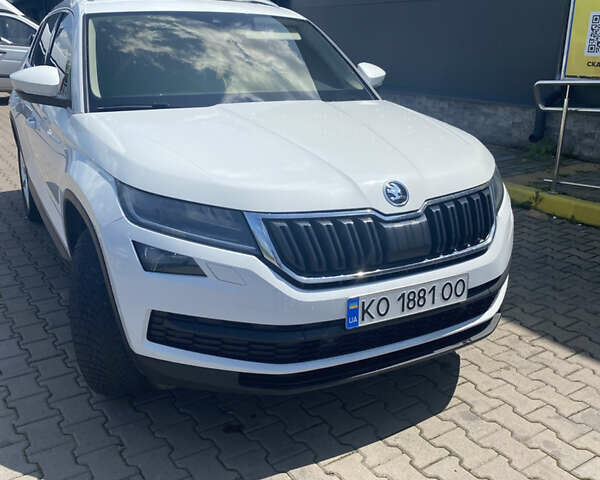 Белый Шкода Kodiaq, объемом двигателя 1.97 л и пробегом 270 тыс. км за 24000 $, фото 1 на Automoto.ua