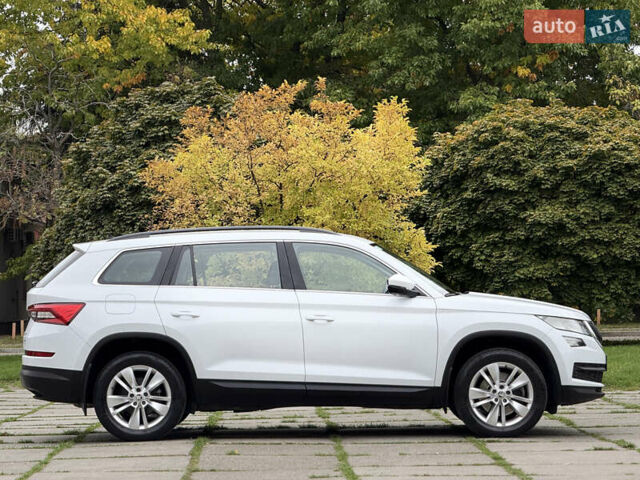 Білий Шкода Kodiaq, об'ємом двигуна 1.98 л та пробігом 125 тис. км за 23800 $, фото 6 на Automoto.ua
