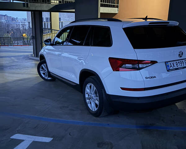 Белый Шкода Kodiaq, объемом двигателя 1.97 л и пробегом 198 тыс. км за 27000 $, фото 2 на Automoto.ua