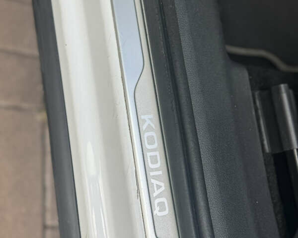 Белый Шкода Kodiaq, объемом двигателя 1.97 л и пробегом 169 тыс. км за 26999 $, фото 42 на Automoto.ua