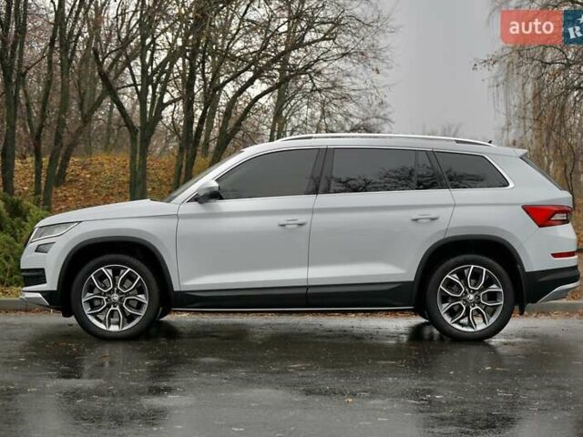 Белый Шкода Kodiaq, объемом двигателя 1.98 л и пробегом 56 тыс. км за 27500 $, фото 2 на Automoto.ua