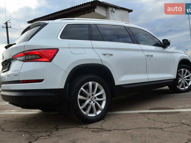 Білий Шкода Kodiaq, об'ємом двигуна 2 л та пробігом 285 тис. км за 25950 $, фото 32 на Automoto.ua