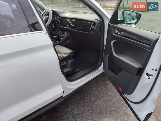 Белый Шкода Kodiaq, объемом двигателя 1.97 л и пробегом 98 тыс. км за 28500 $, фото 20 на Automoto.ua