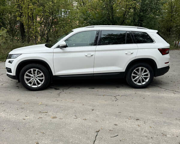 Білий Шкода Kodiaq, об'ємом двигуна 1.97 л та пробігом 218 тис. км за 27300 $, фото 10 на Automoto.ua