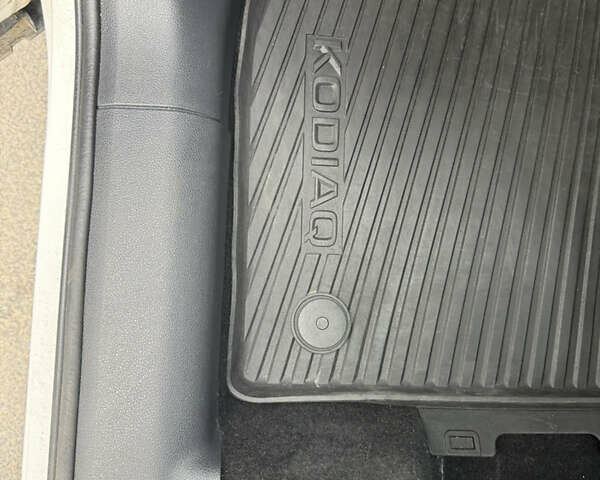 Білий Шкода Kodiaq, об'ємом двигуна 1.4 л та пробігом 78 тис. км за 19499 $, фото 10 на Automoto.ua