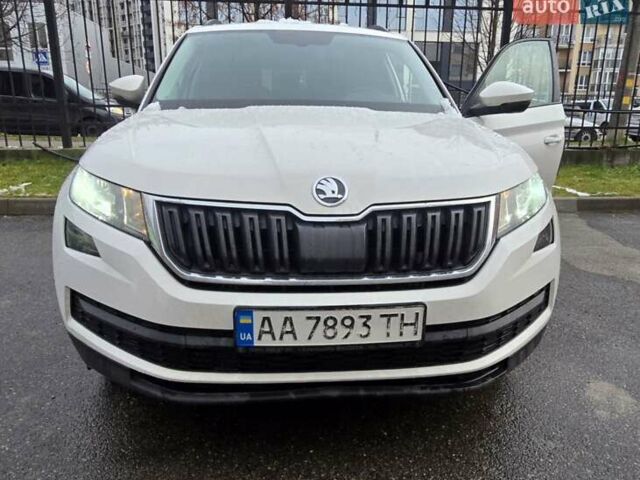 Белый Шкода Kodiaq, объемом двигателя 1.98 л и пробегом 99 тыс. км за 23600 $, фото 26 на Automoto.ua