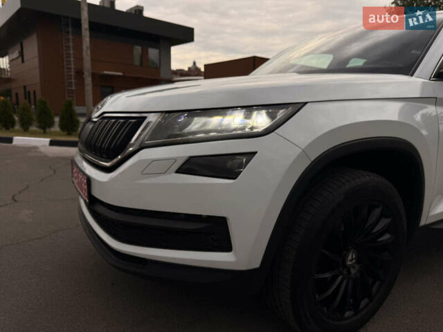 Белый Шкода Kodiaq, объемом двигателя 0 л и пробегом 377 тыс. км за 22500 $, фото 13 на Automoto.ua