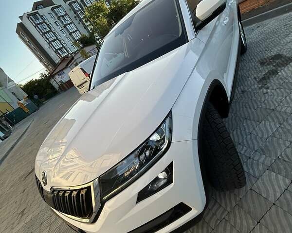 Белый Шкода Kodiaq, объемом двигателя 1.97 л и пробегом 279 тыс. км за 22650 $, фото 5 на Automoto.ua