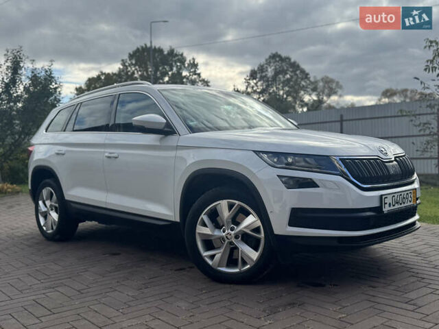 Белый Шкода Kodiaq, объемом двигателя 1.97 л и пробегом 169 тыс. км за 26999 $, фото 5 на Automoto.ua