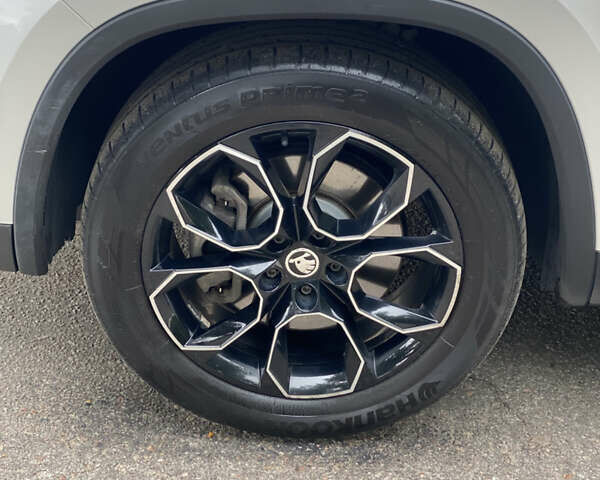 Белый Шкода Kodiaq, объемом двигателя 1.98 л и пробегом 252 тыс. км за 22500 $, фото 8 на Automoto.ua